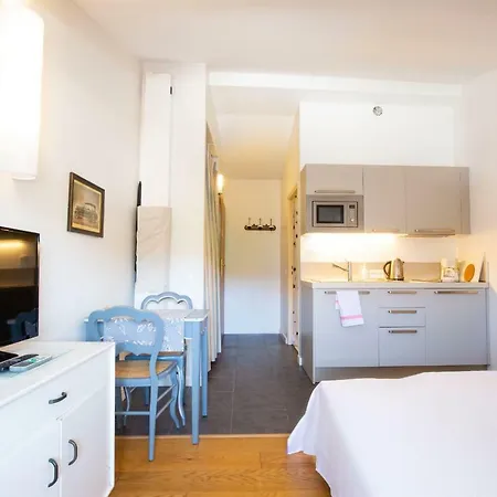 Appartement Fully Equipped Air-conditioned Studio Under The Roofs Of Old