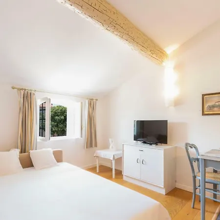 Appartement Fully Equipped Air-conditioned Studio Under The Roofs Of Old