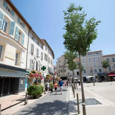 Fully Equipped Air-conditioned Studio Under The Roofs Of Old * Antibes